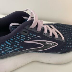 Brooks sneakers 7.5